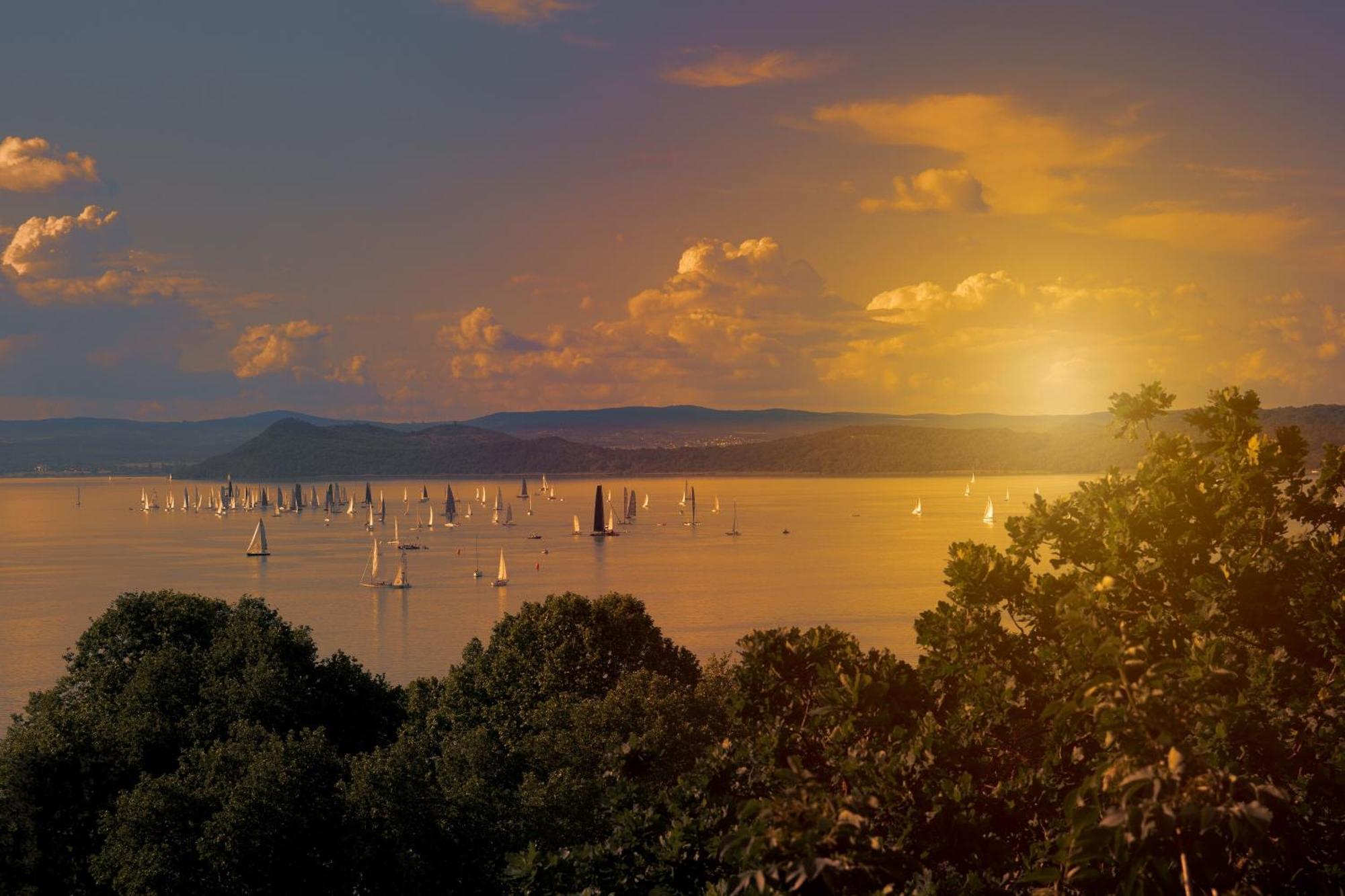 Lake Side Luxury Steps To The Lake Lela - Happy Rentals Balatonlelle Eksteriør billede