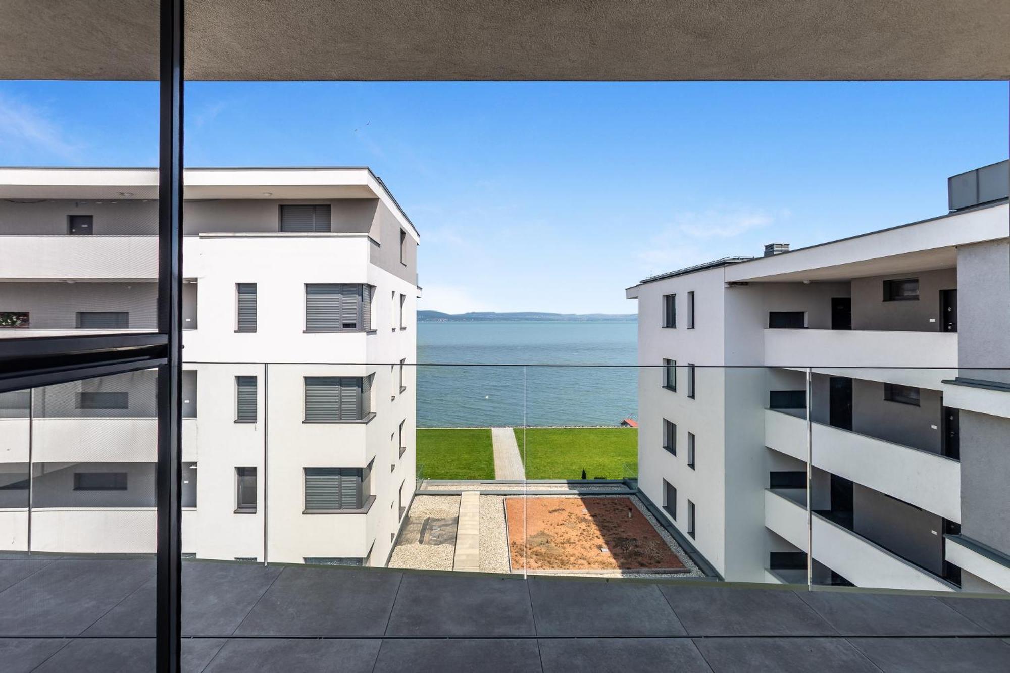 Lake Side Luxury Steps To The Lake Lela - Happy Rentals Balatonlelle Eksteriør billede