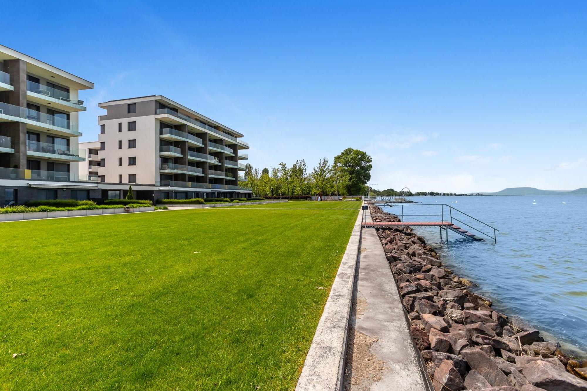 Lake Side Luxury Steps To The Lake Lela - Happy Rentals Balatonlelle Eksteriør billede