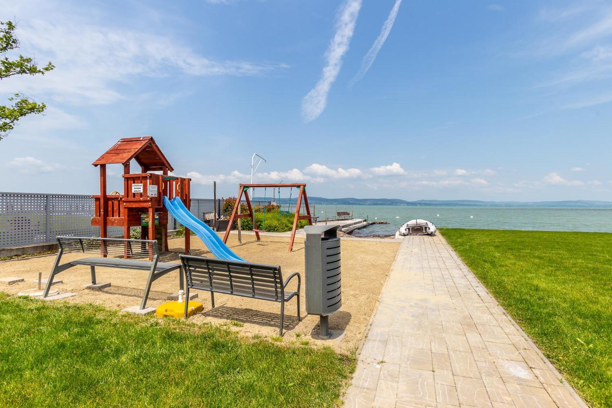 Lake Side Luxury Steps To The Lake Lela - Happy Rentals Balatonlelle Eksteriør billede
